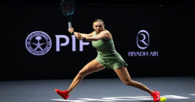 Anisimova dispatches Swiatek to reach semifinals at WTA Finals