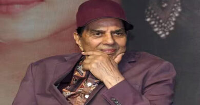 Actor Dharmendra discharged from hospital, will be treated at home