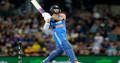 Washington Sundar's brilliant batting helped India beat Australia by five wickets to level the T20 series.