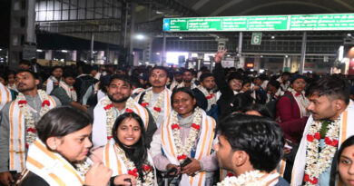 Kashi-Tamil Sangamam 4.0: 300 students arrive in Chennai from Varanasi, receive a grand welcome at Chennai Railway Station; Governor R.N. Ravi interacts with them at IIT Madras.