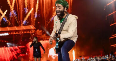 अरिजीत सिंह के प्लेबैक सिंगिंग से संन्यास का ऐलान से फैंस और इंडस्ट्री में मचा हड़कंप Arijit Singh's announcement of his retirement from playback singing has caused a stir among fans and in the industry.