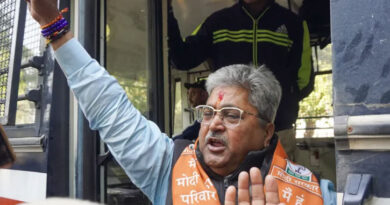 The Delhi High Court has directed the Congress and Aam Aadmi Party to remove the controversial posts from social media in a defamation case filed by Dushyant Kumar Gautam