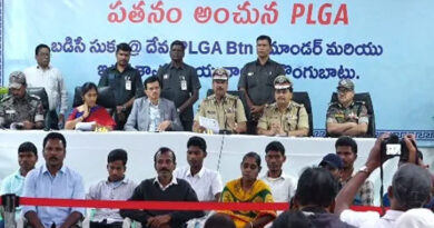 Telangana: 20 Naxalites, including a battalion commander with a reward of 75 lakh rupees on his head, surrendered.