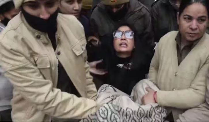 TMC MPs protest in Delhi against ED raids in Kolkata; Mahua Moitra and Derek O'Brien arrested