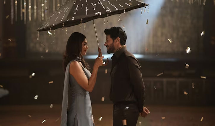 Mrunal Thakur and Dulquer Salmaan's viral picture fuels 'Sita Ramam 2' speculations