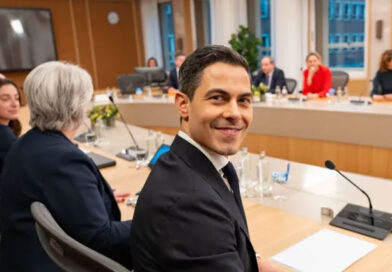 संबंधों को मजबूत करने के लिए उत्सुक हैं: पीएम मोदी ने डच समकक्ष रॉब जेटन को पदभार ग्रहण करने पर शुभकामनाएं दीं Look forward to strengthening ties: PM Modi wishes Dutch counterpart Rob Jetten on assuming office