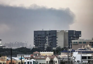 ईरान की ड्रोन से ताबड़तोड़ हमला, दुबई इंटरनेशनल एयरपोर्ट के पास एक बड़ी आग Iran Launches Barrage of Drone Attacks; Major Fire Erupts Near Dubai International Airport