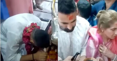 Ahead of the release of *Bhool Bhulaiyaa*, Akshay Kumar visited the Mahakaleshwar Temple with Dimple Kapadia