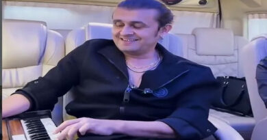 Sonu Nigam sang in a car with his father, Agam Kumar Nigam; video goes viral