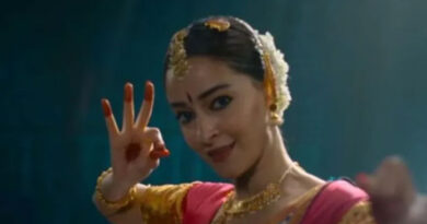 Amidst controversies surrounding her Bharatanatyam performance, Ananya Panday says, "Life is beautiful."