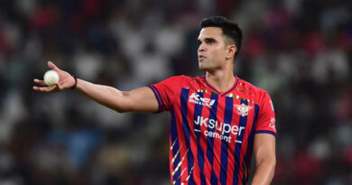 Arjun Tendulkar Impresses on LSG Debut; Father Sachin Pens a Special Message for His Son