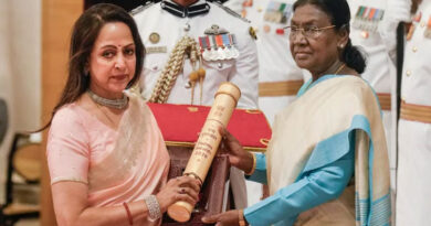 Emotional Hema Malini accepts Dharmendra's posthumous Padma Vibhushan