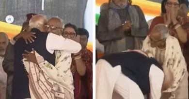 PM Modi Touches the Feet of 97-Year-Old Makhan Lal Sarkar in Bengal: Who Is He?