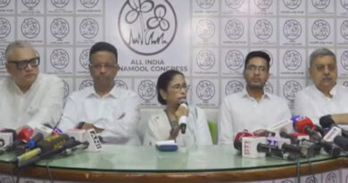 Mamata Banerjee refuses to resign as Chief Minister, accuses Election Commission of playing "dirty games."