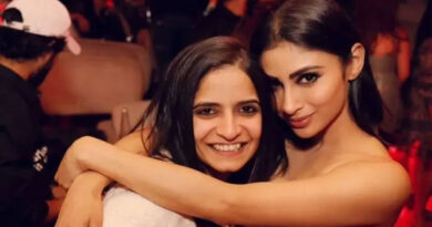Amidst wedding troubles, actress Mouni Roy celebrated with her friends on a flight.