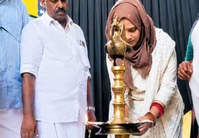 केरल: मुस्लिम लीग के विधायक के एक कार्यक्रम में दीप जलाने को लेकर विवाद, मुस्लिम संगठनों ने इसे गैर इस्लामिक बताया Kerala: Controversy over a Muslim League MLA lighting a lamp at an event; Muslim organizations termed it un-Islamic.