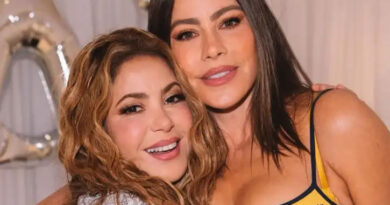 Shakira shared a clip featuring her 100th concert and her actress friend Sofia Vergara