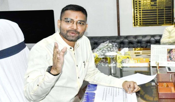 Supreme Court takes a tough stance on Panchayati Raj Minister Deepak Prakash; asks a stern question of the Bihar government.