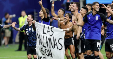 Argentina celebrated its victory over England with a Falklands banner. Is this a violation of FIFA rules?