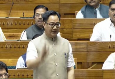 संसद के गतिरोध पर सरकार और विपक्ष के बीच बातचीत तेज, किरेन रिजिजू ने राहुल गांधी से की मुलाकात Talks between the government and the opposition over the parliamentary deadlock intensify; Kiren Rijiju meets Rahul Gandhi.