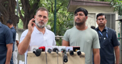 "Stop Lying": Pellet Victim By His Side, Rahul Gandhi Targets Centre