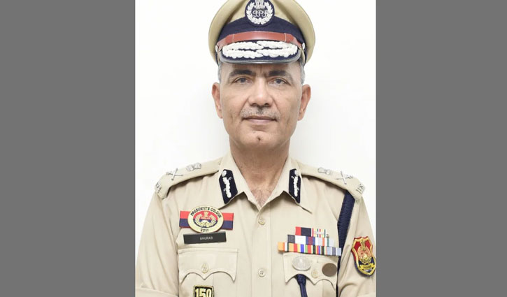 त्रिपुरा DGP अनुराग धनखड़ की पुलिस मुख्यालय में मिला शव, आत्महत्या की आशंका Tripura DGP Anurag Dhankhar's body found at police headquarters; suspected suicide.