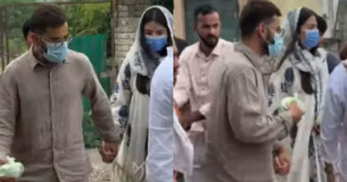 Virat Kohli, Anushka Sharma Seek Blessings From Premanand Maharaj In Vrindavan