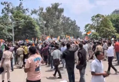 BPSC परीक्षा को लेकर बिहार में छात्रों का प्रदर्शन, बैरिकेडिंग तोड़कर राजभवन की ओर बढ़े Students in Bihar protest over the BPSC exam; they broke through barricades and marched towards the Raj Bhavan.