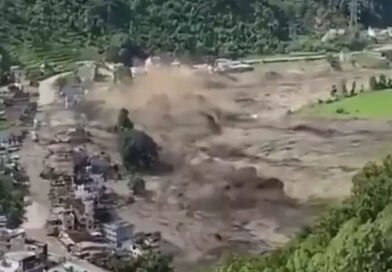Death toll from floods in Nepal reaches 626; rain hampers search operations; over 2,400 people still missing.