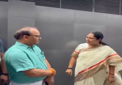 एक लिमिट होती है: सिविक कार्यों को लेकर दिल्ली की सीएम रेखा गुप्ता अधिकारियों पर भड़कीं There is a limit: Delhi CM Rekha Gupta lashes out at officials over civic works.