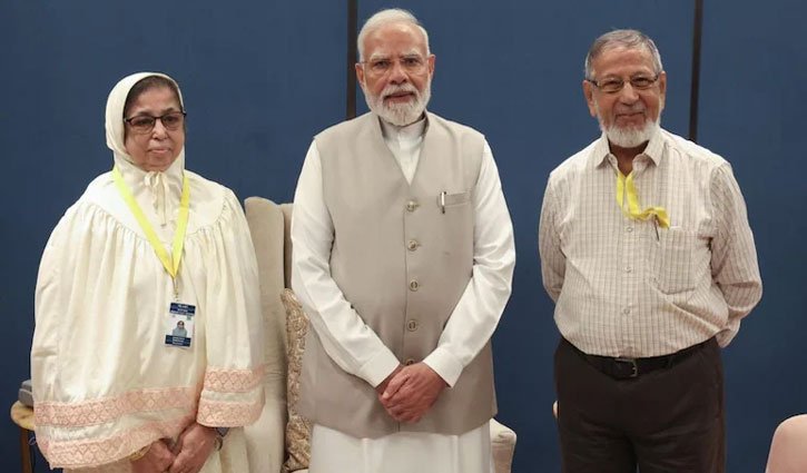 81 साल के पूर्व स्कूल-साथी ने पीएम मोदी से मुलाक़ात की, ज़मीन हड़पने के मामले की CBI जांच की मांग की An 81-year-old former schoolmate met PM Modi and demanded a CBI probe into a land-grabbing case.