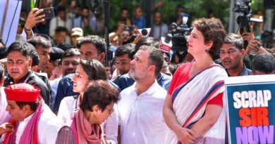 Opposition launches a massive protest against the ECI; Rahul and Priyanka Gandhi at the forefront.