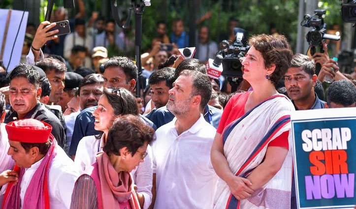 Opposition launches a massive protest against the ECI; Rahul and Priyanka Gandhi at the forefront.
