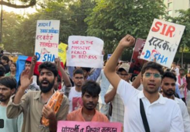 Protest against Gyanesh Kumar: AAP protesters break barricades, block buses in Delhi