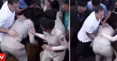 BJP attacks Rahul Gandhi for 'misbehaving' with woman police officer